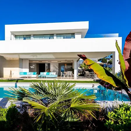 Beautiful With Amazing Views Villa *